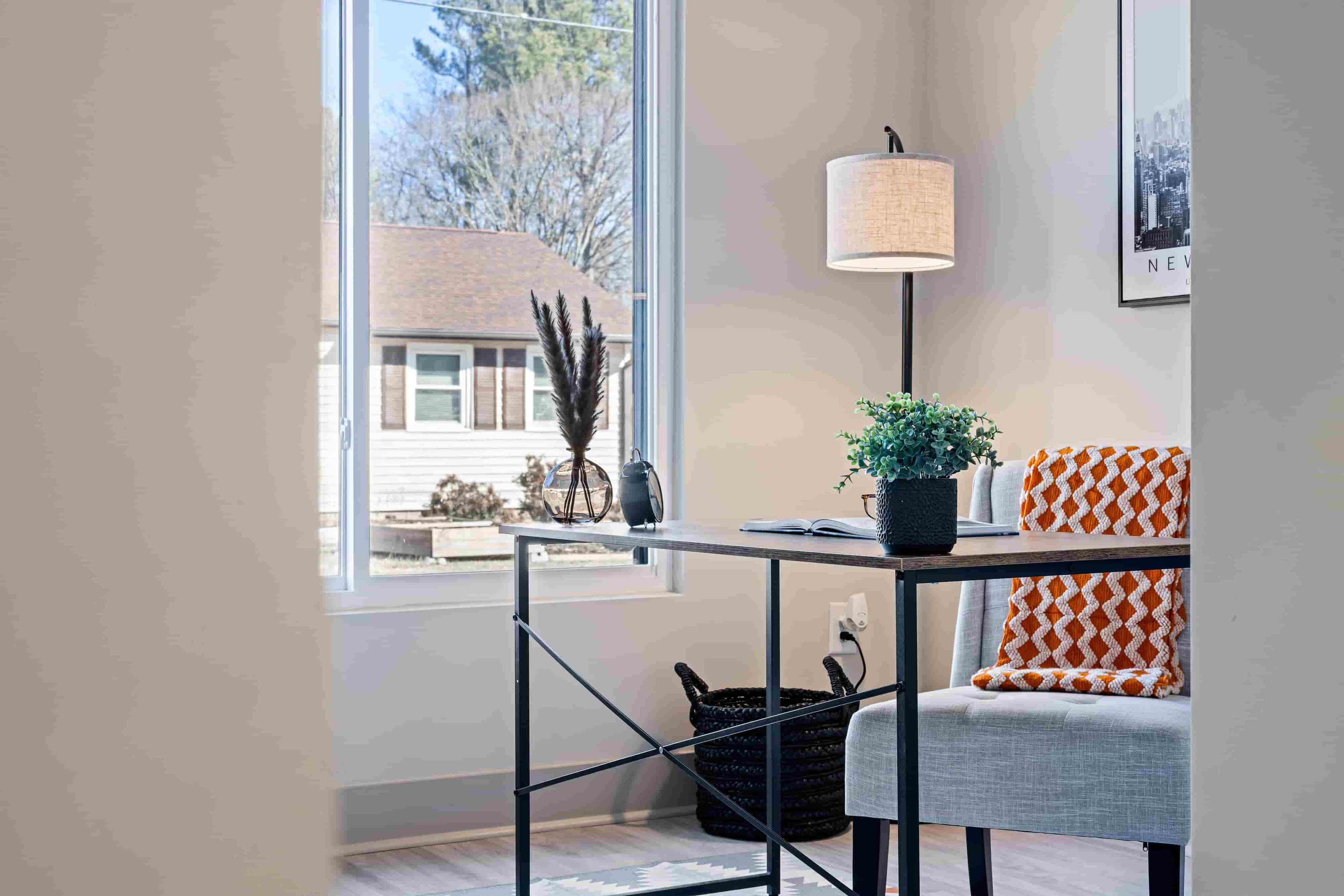 Setting Up Your Home Office: The Essential Guide to Your Fitted Home Office